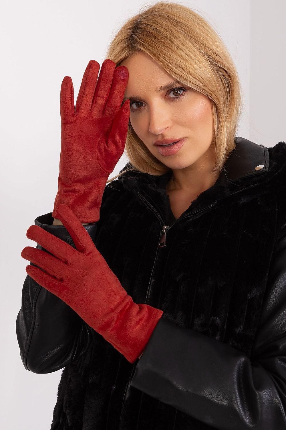  Gloves model 190834 AT 