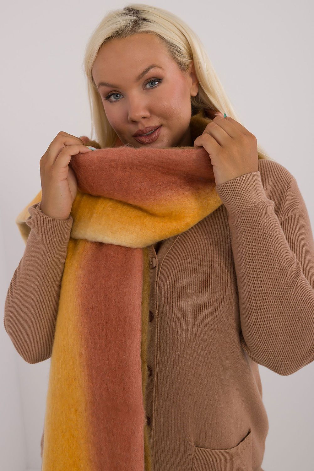  Shawl model 200284 AT 